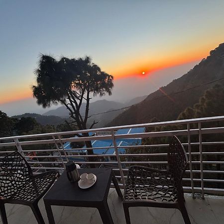 Panormic View By The North Edge Apartment Kasauli Exterior foto