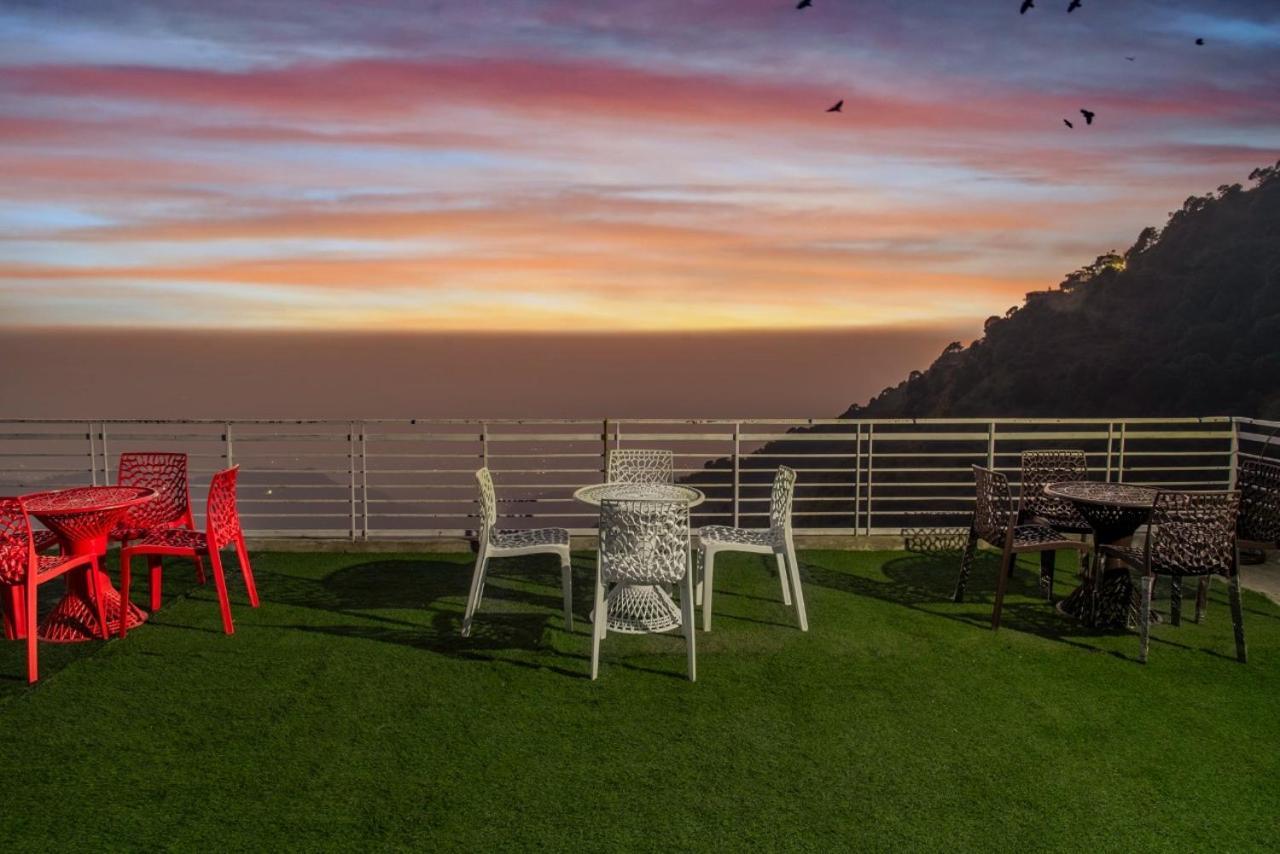 Panormic View By The North Edge Apartment Kasauli Exterior foto