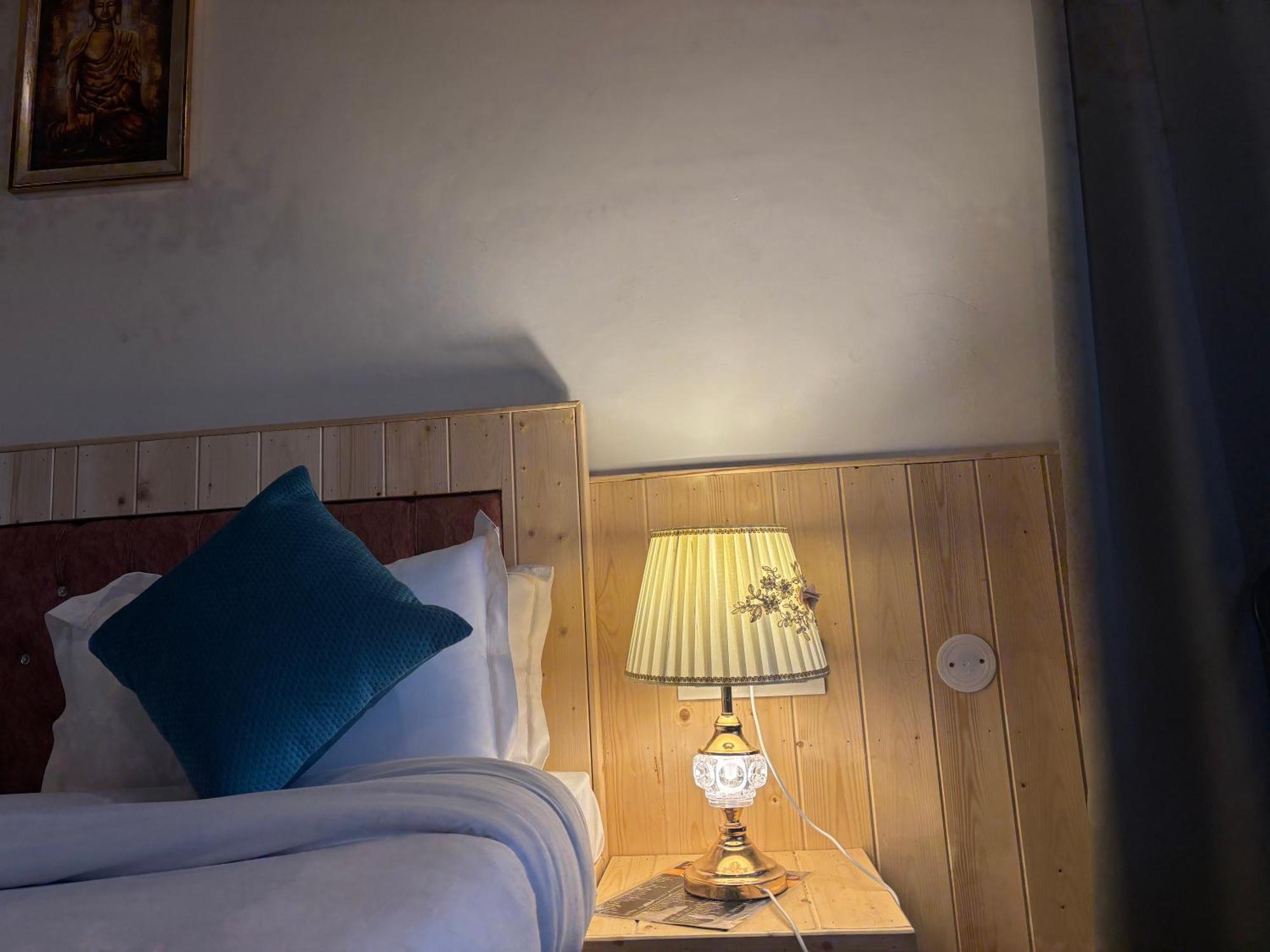 Panormic View By The North Edge Apartment Kasauli Exterior foto
