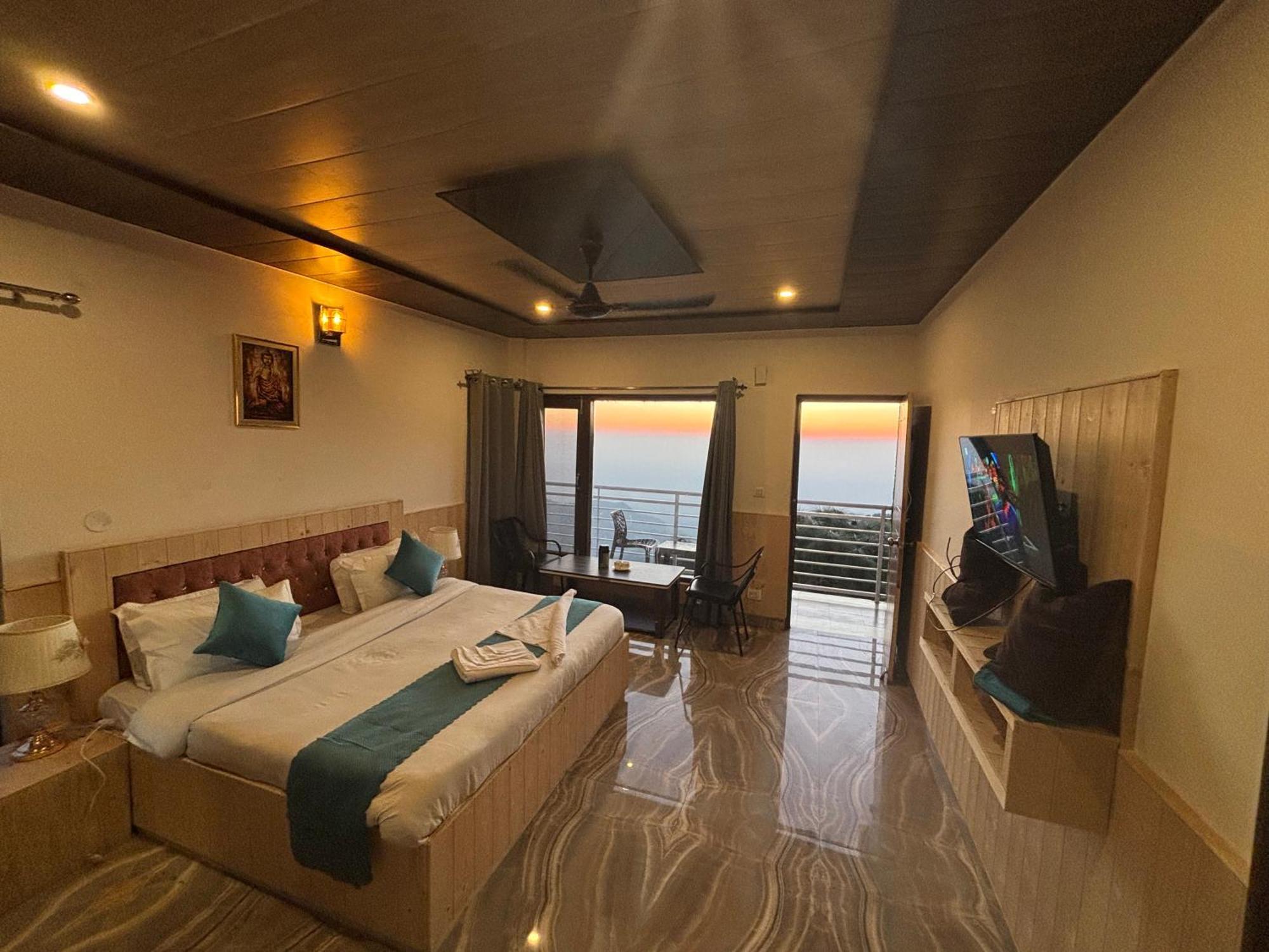 Panormic View By The North Edge Apartment Kasauli Exterior foto